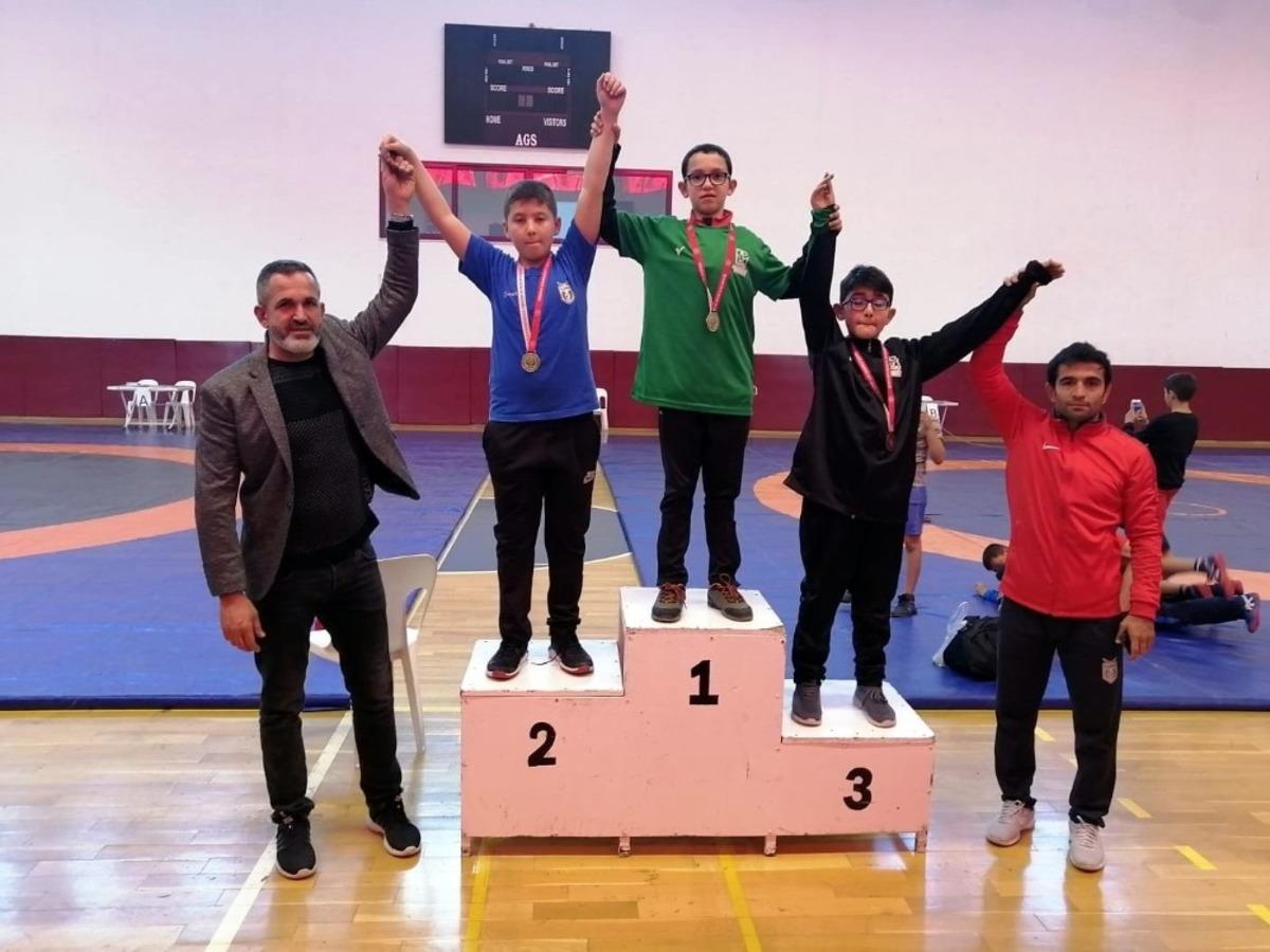 &rsquo;Altın g&uuml;reş&ccedil;iler&rsquo; turnuvaya damga vuruyor