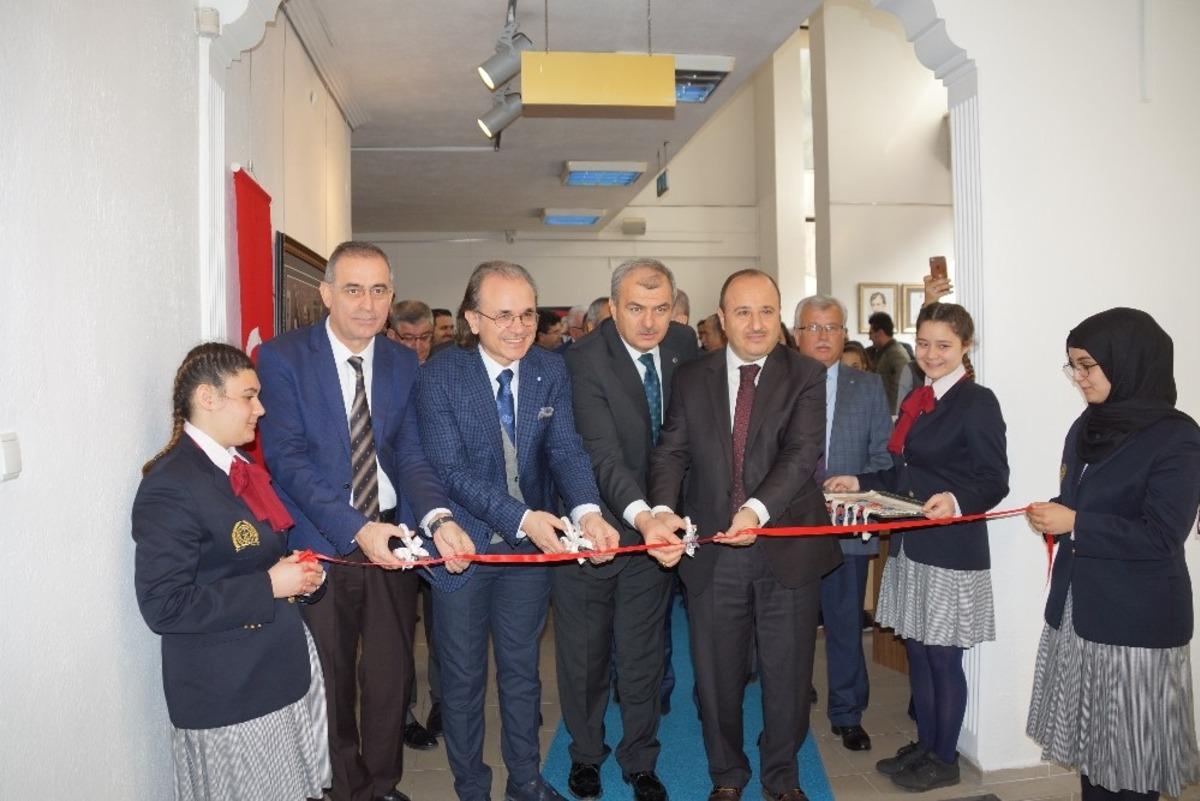 &ldquo;40 Hadisle Değerlerimiz&rdquo; resim sergisi a&ccedil;ıldı