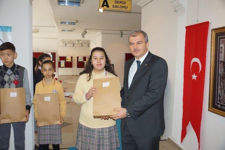 “40 Hadisle Değerlerimiz” resim sergisi açıldı G2