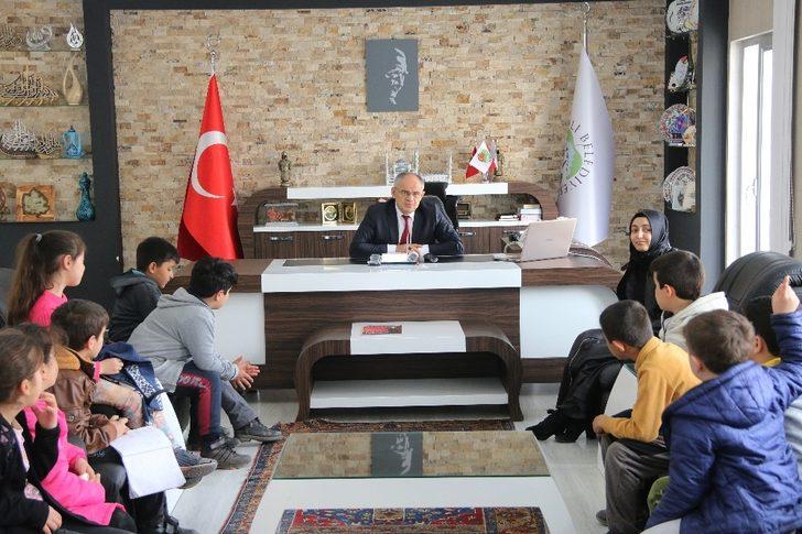 Başkan Öztürk çocuklara belediyeciliği anlattı G3