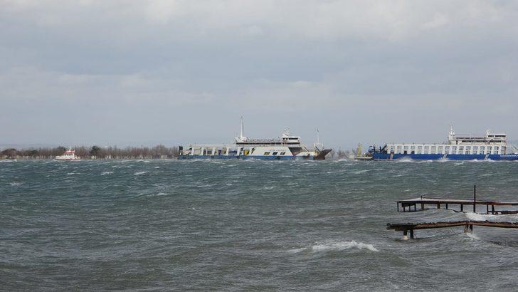 Çanakkale'de fırtına! Feribot, karaya oturdu G2