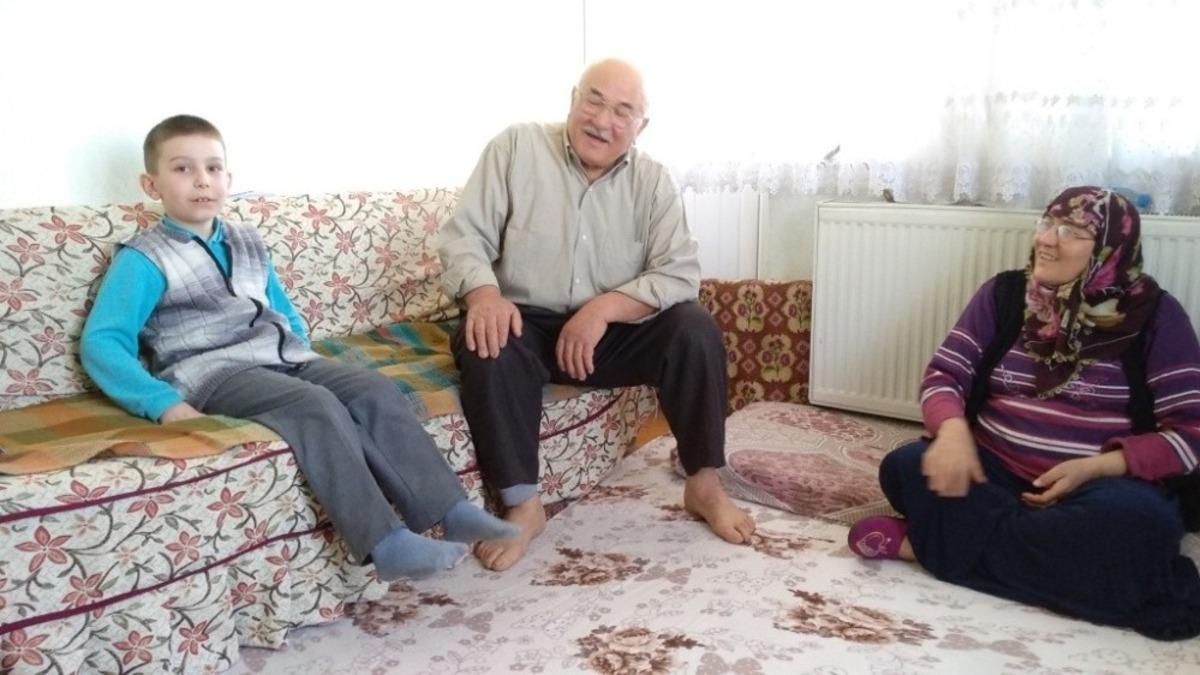 İlkokul &ouml;ğrencilerinden yaşlı ziyareti