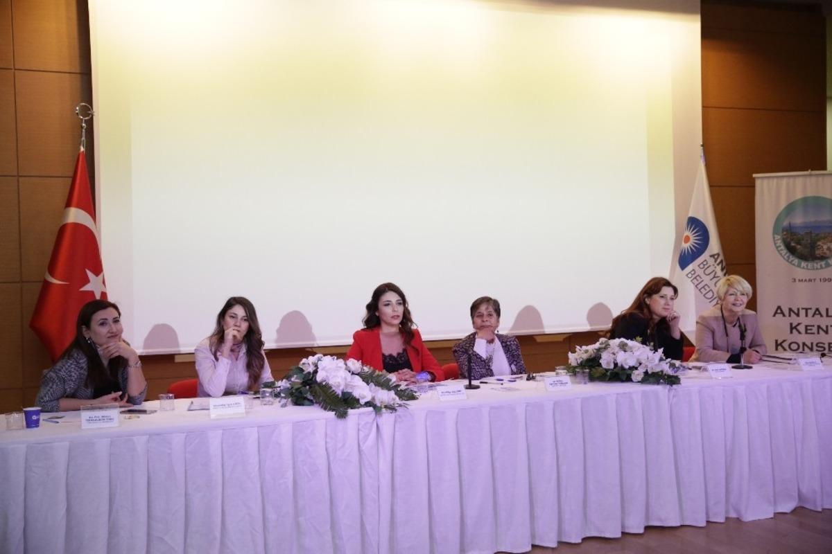 Kadına Y&ouml;nelik Şiddetle M&uuml;cadele ve &Ccedil;&ouml;z&uuml;m &Ouml;nerileri Paneli