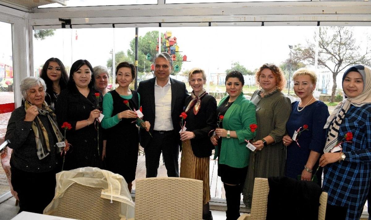 Başkan Uysal&rsquo;dan kadınlara &ccedil;ağrı