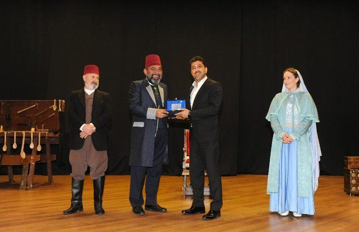 ADÜ’de ‘Usta’ isimli tiyatro oyunu sahnelendi G1