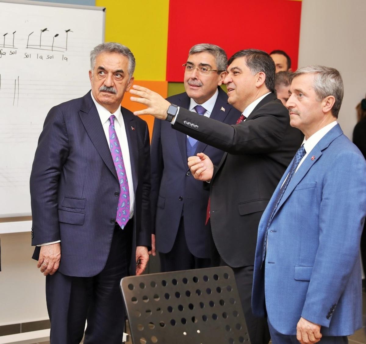 Hayati Yazıcı Şehitkamil Sanat Merkezi&rsquo;nde inceleme yaptı