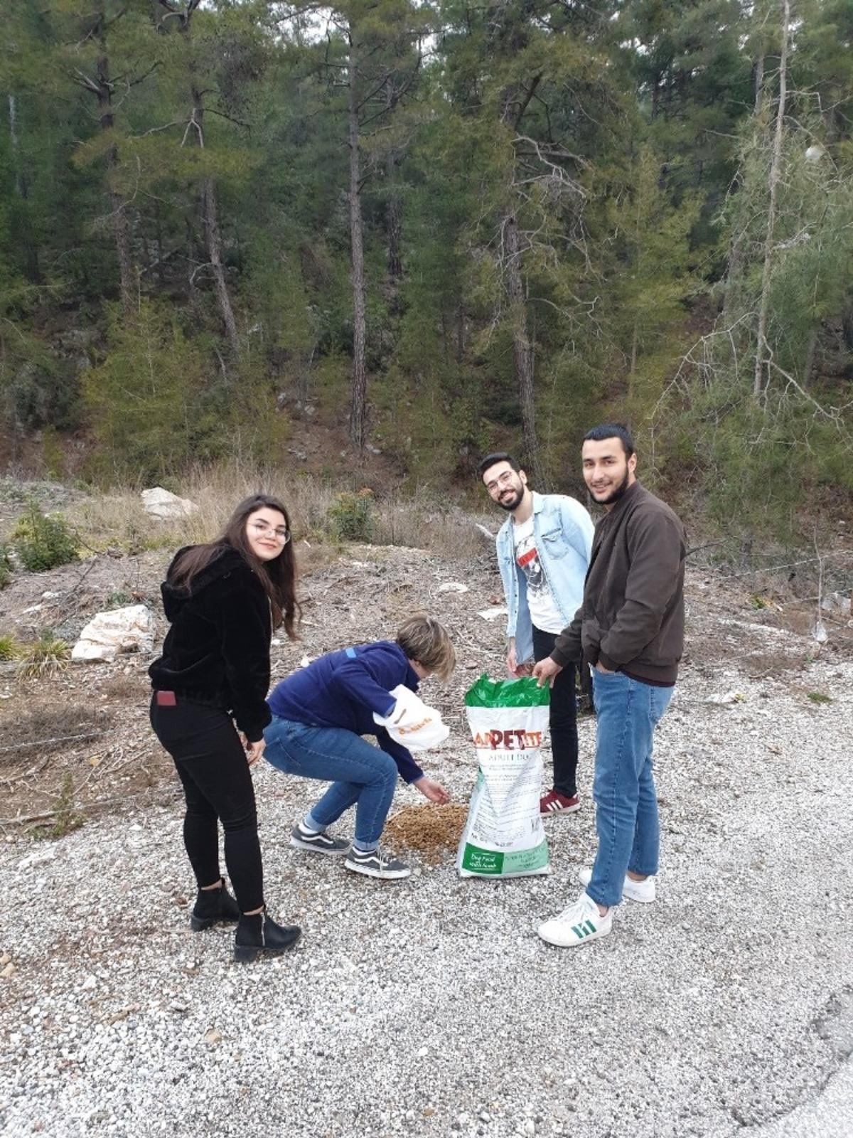 Alanya HEP &Uuml;niversitesi &ouml;ğrencilerinden &ouml;rnek davranış