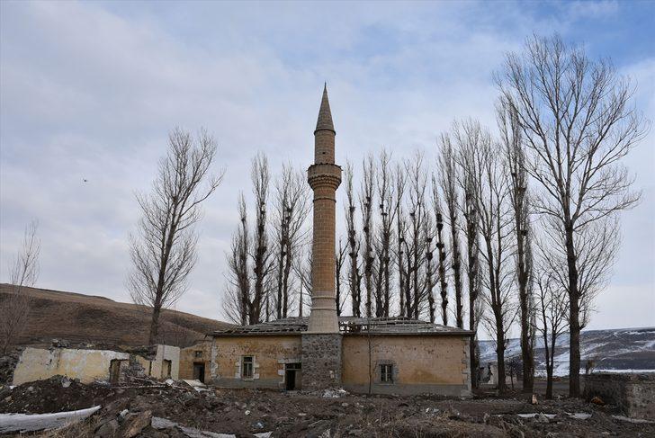 Baraj suları çekilince köyler ortaya çıktı! İşte fotoğrafçıların gözdesi G4