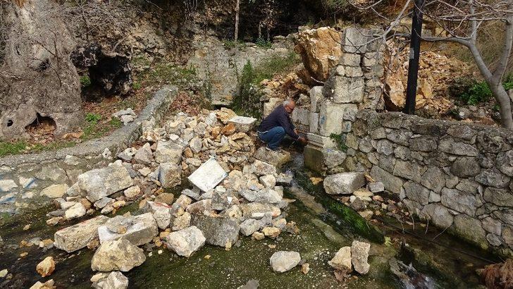 700 yıllık çeşme yerle bir oldu G2