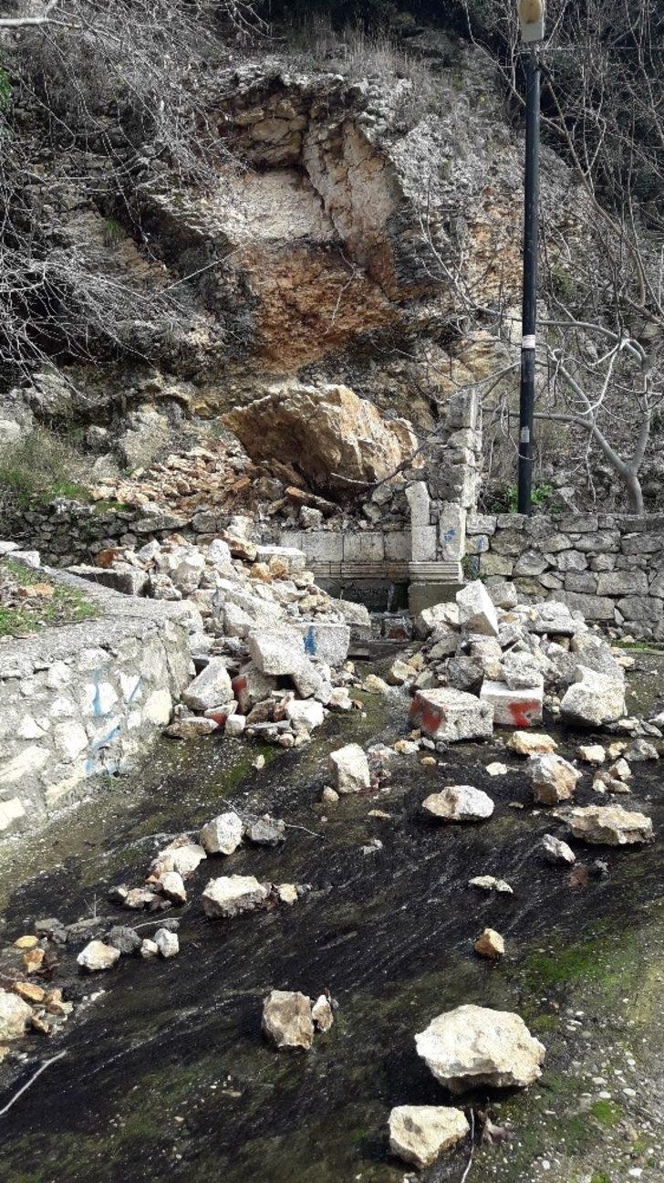 700 yıllık çeşme yerle bir oldu G4