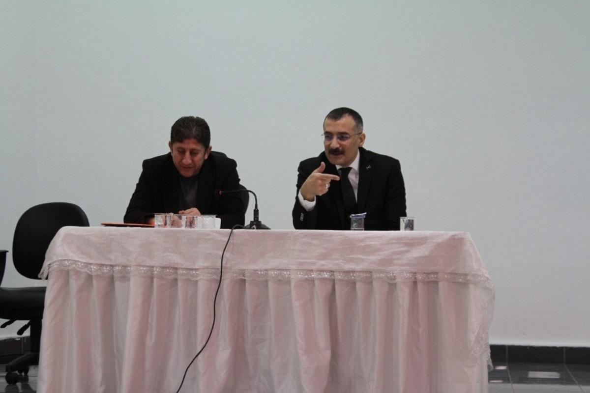 &Ouml;zalp&rsquo;ta muhtarlar toplantısı yapıldı