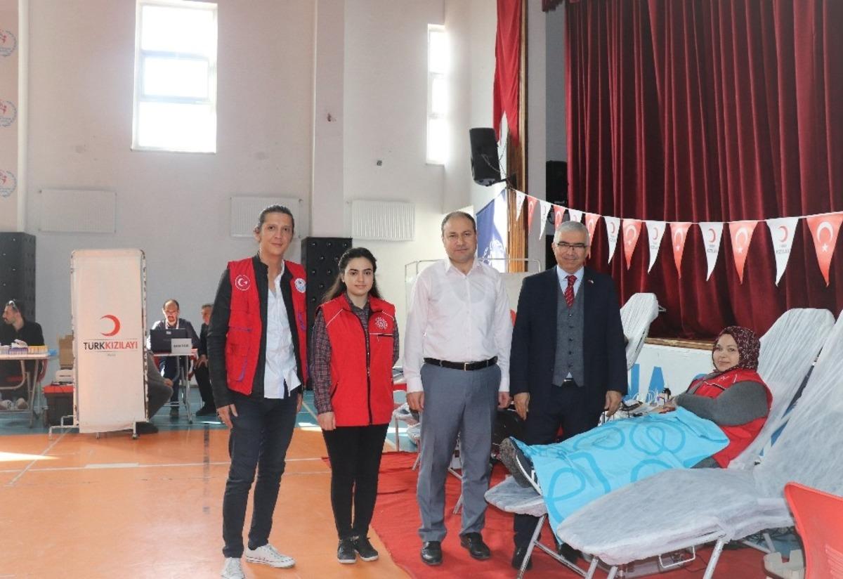 Gen&ccedil;lik Merkezinden kan bağışı kampanyası