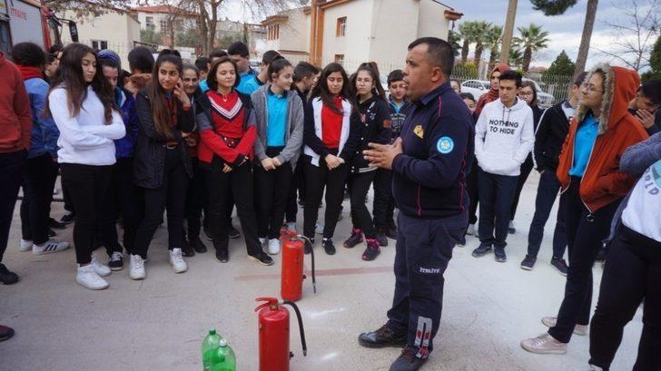 Sarıgöl’de öğrencilere uygulamalı yangın eğitimi G2