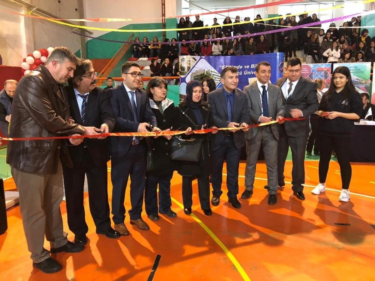 18 &uuml;niversitenin katıldığı  kariyer g&uuml;nleri Isparta&rsquo;da başladı