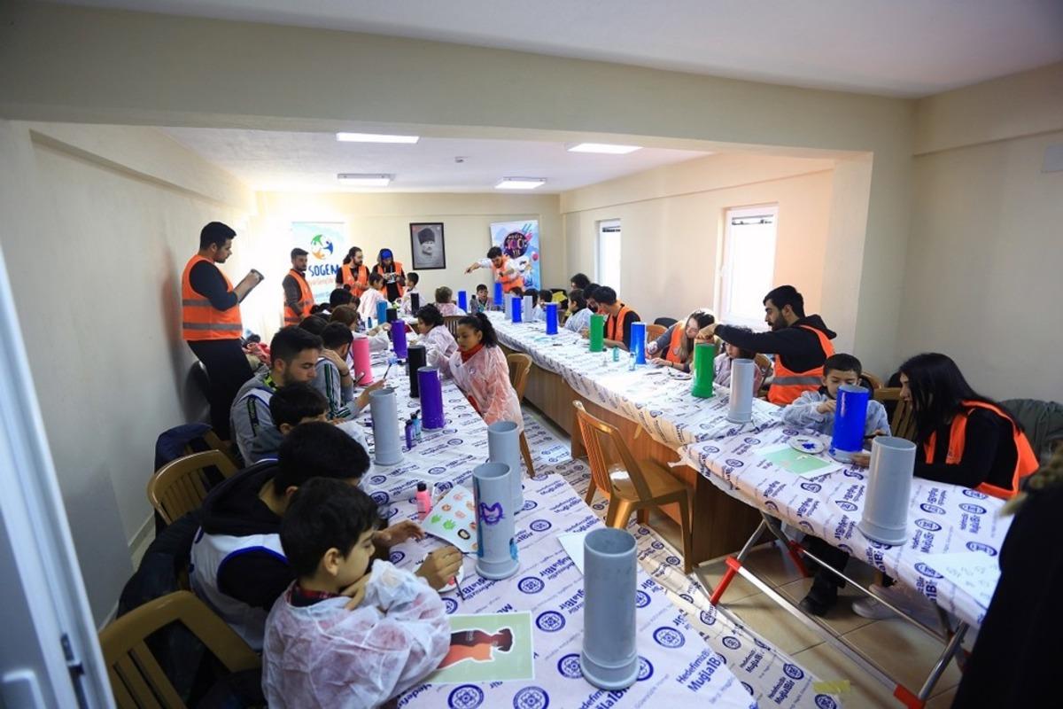 Minik &ouml;ğrencilerden can dostlara hediye