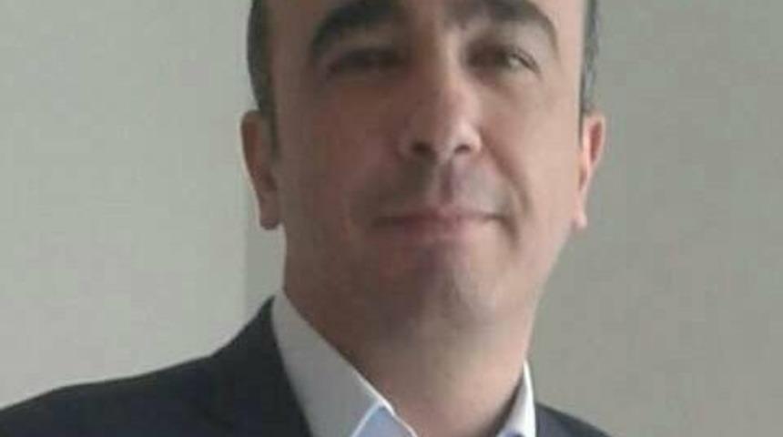 Direksiyon başında kalp krizi geçiren öğretmen hayatını kaybetti