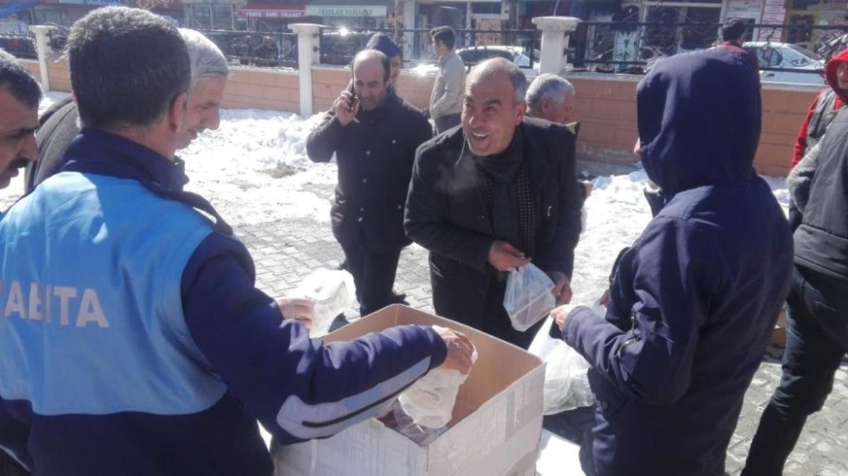 &Ouml;zalp belediyesi kandil simidi ikram etti