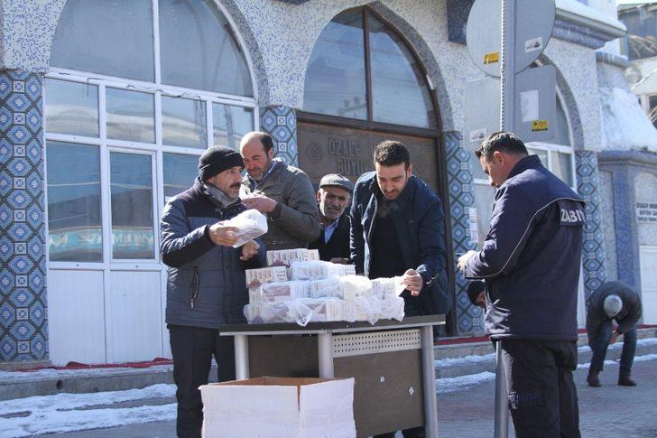 Özalp belediyesi kandil simidi ikram etti G2