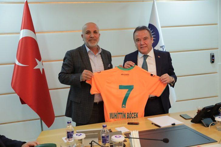 Başkan Böcek Alanyaspor ve taraftarı için marş yaptırdı G1