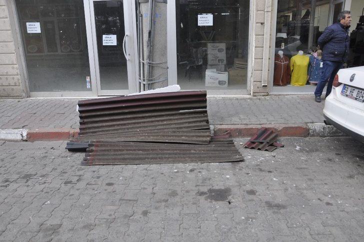 Çatı parça parça uçtu G3