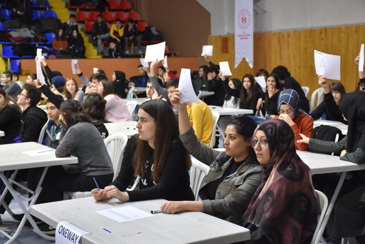 Isparta&rsquo;da Gen&ccedil;lerarası Bilgi Yarışması d&uuml;zenlendi
