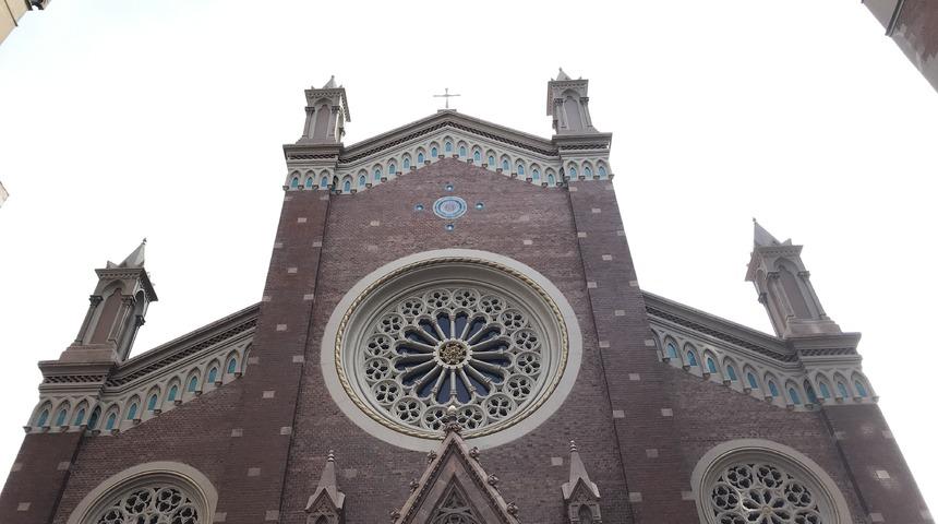 Sent Antuan Kilisesi'nde b&uuml;y&uuml;k kriz! Satışa &ccedil;ıkartıldı...