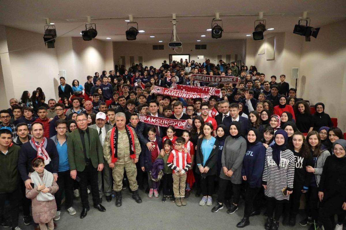 Ertuğrul Sağlam başarı &ouml;yk&uuml;s&uuml;n&uuml; &ouml;ğrencilere anlattı