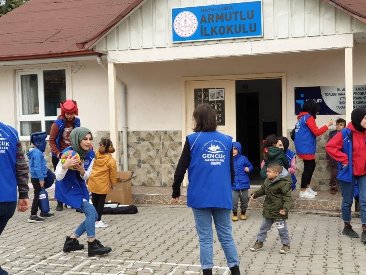 Gen&ccedil;lik liderleri minik y&uuml;rekleri sevindirdi