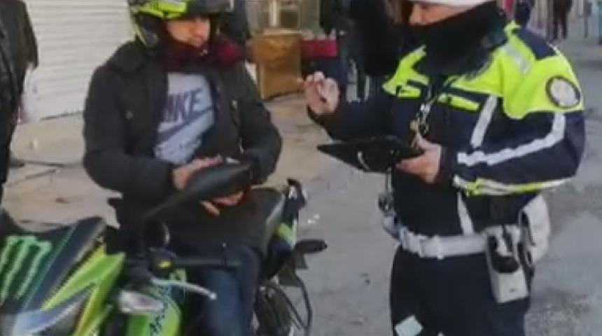 Kask takmayan motosikletlilere geçit yok