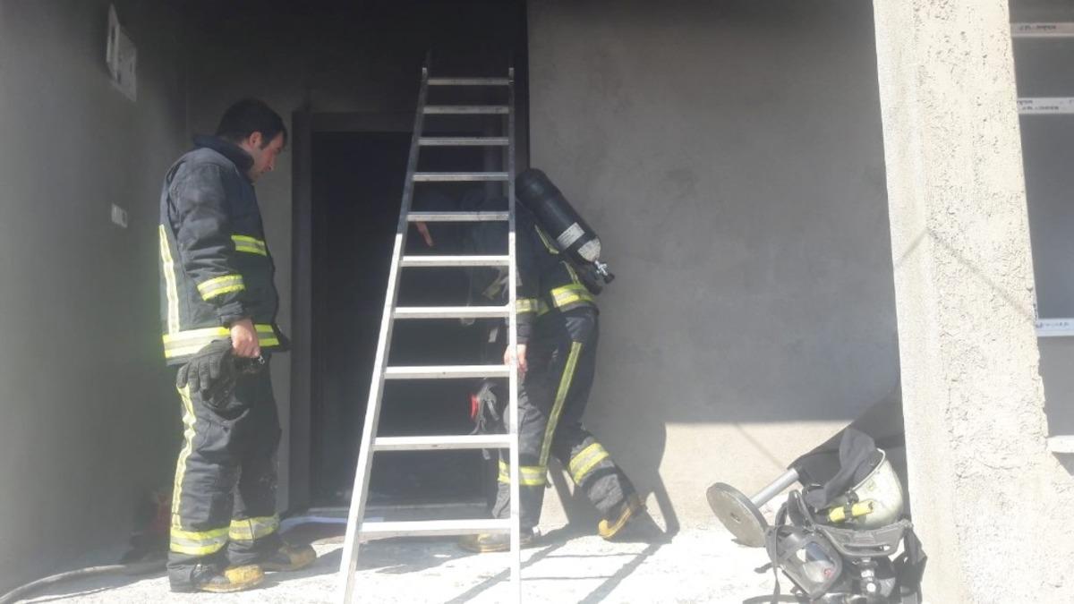 Erciş&rsquo;te ev yangını: 4 kişi dumandan etkilendi