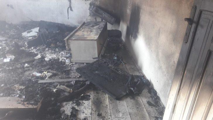 Erciş’te ev yangını: 4 kişi dumandan etkilendi G4