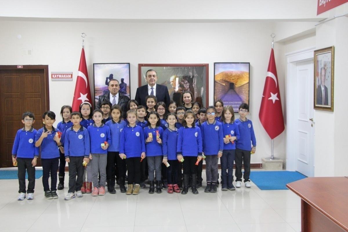 Minik &ouml;ğrencilerden Polatlı Kaymakamı Tun&ccedil;er&rsquo;e ziyaret