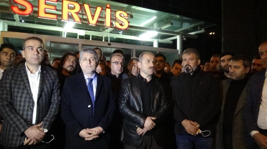 İdlib'de yaralanan askere kan vermek i&ccedil;in vatandaşlar hastaneye akın etti