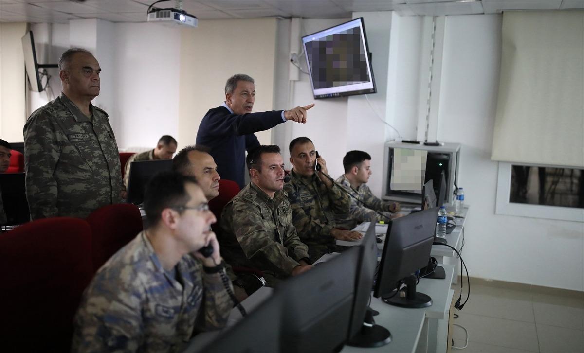 Son dakika! Milli Savunma Bakanı Akar ve komutanlar sıfır noktasında