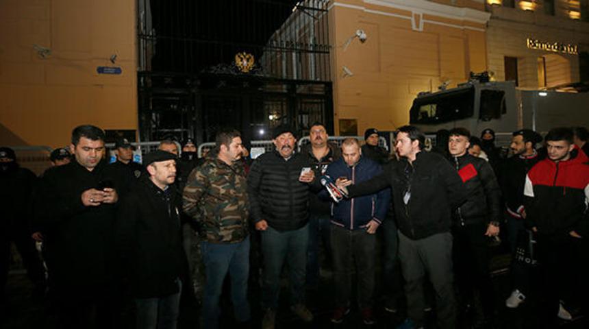 İdlib&rsquo;teki saldırı Rusya&rsquo;nın İstanbul Başkonsolosluğu &ouml;n&uuml;nde protesto edildi