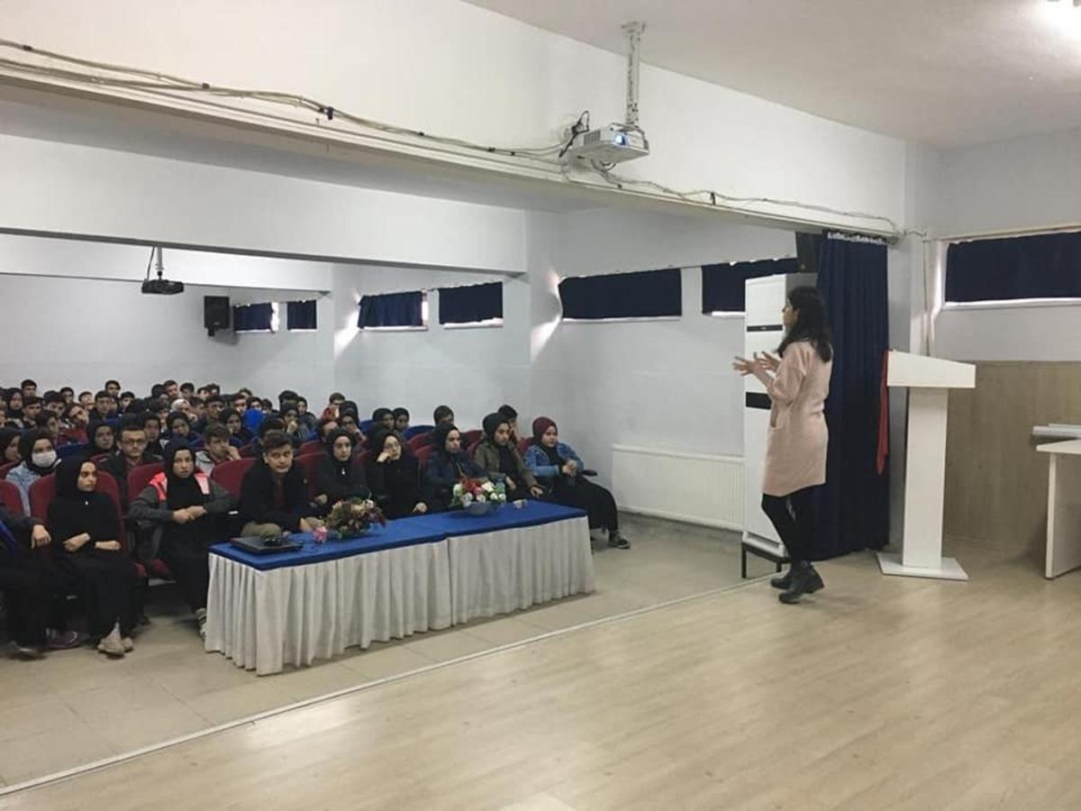 Lise &ouml;ğrencilerine korona vir&uuml;s&uuml;nden korunma yolları anlatıldı