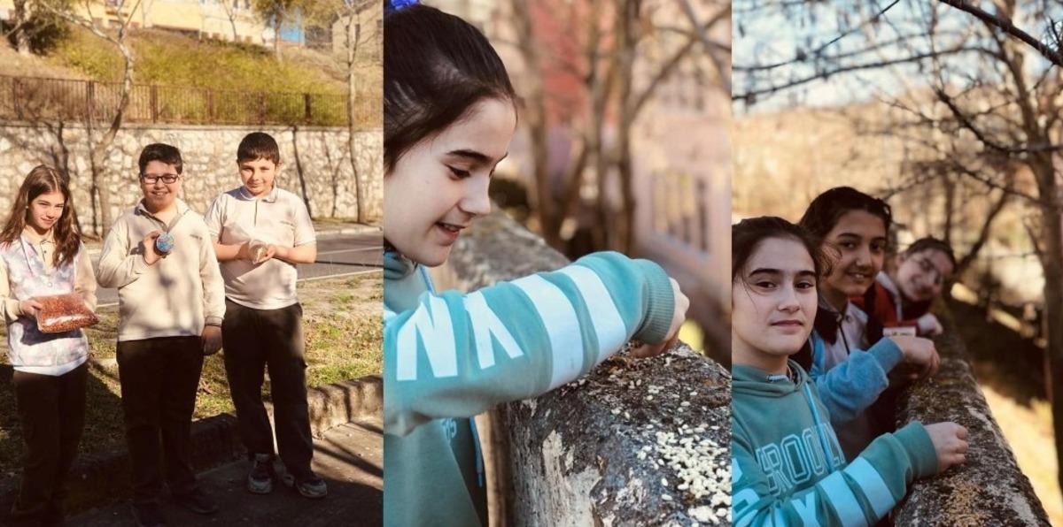 Ortaokulu &ouml;ğrencileri sokakta ki dostlarını besliyorlar