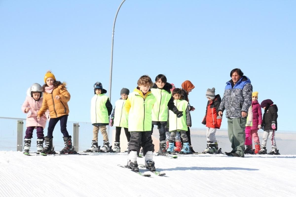 Atlama kulelerine acemi kayak pisti