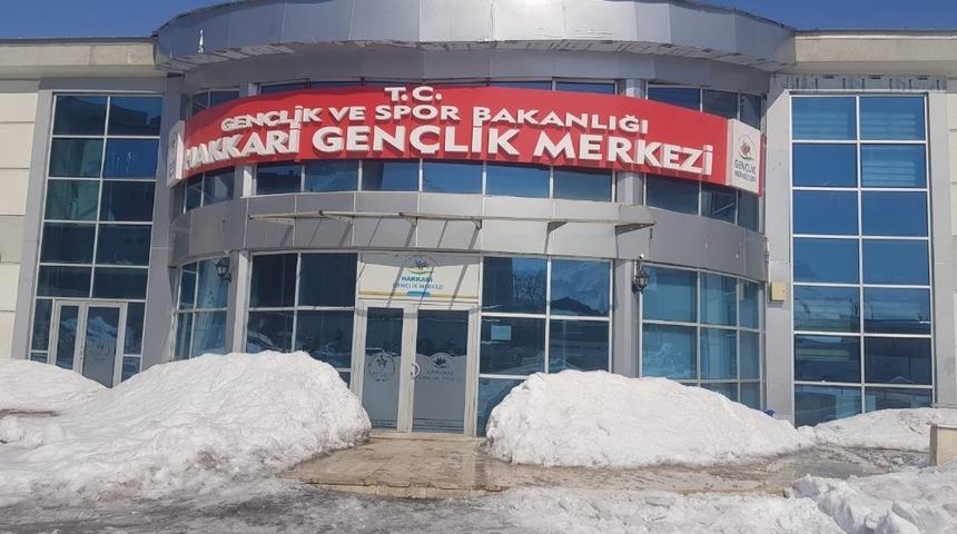 Başkale&rsquo;deki depremzedeler i&ccedil;in yardım kampanyası