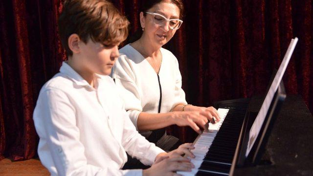 Konservatuar öğrencilerinden piyano dinletisi