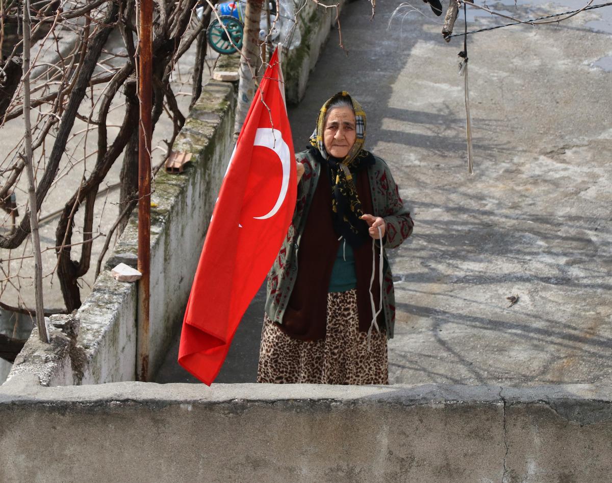 Hatay'da belediyeden vatandaşlara "T&uuml;rk Bayrağı asın" anonsu