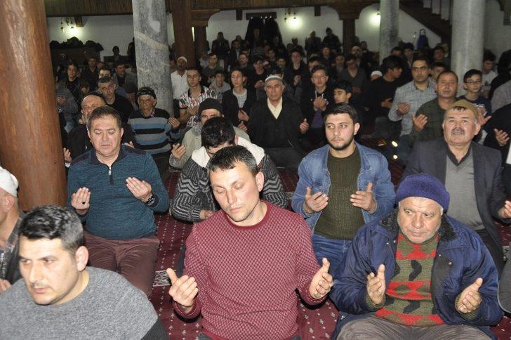 Afyonkarahisar’da Regaip Kandili huşu içerisinde idrak edildi G5