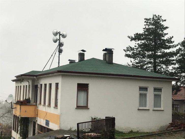 Nüzhetiye köy konağının çatısı onarıldı G1