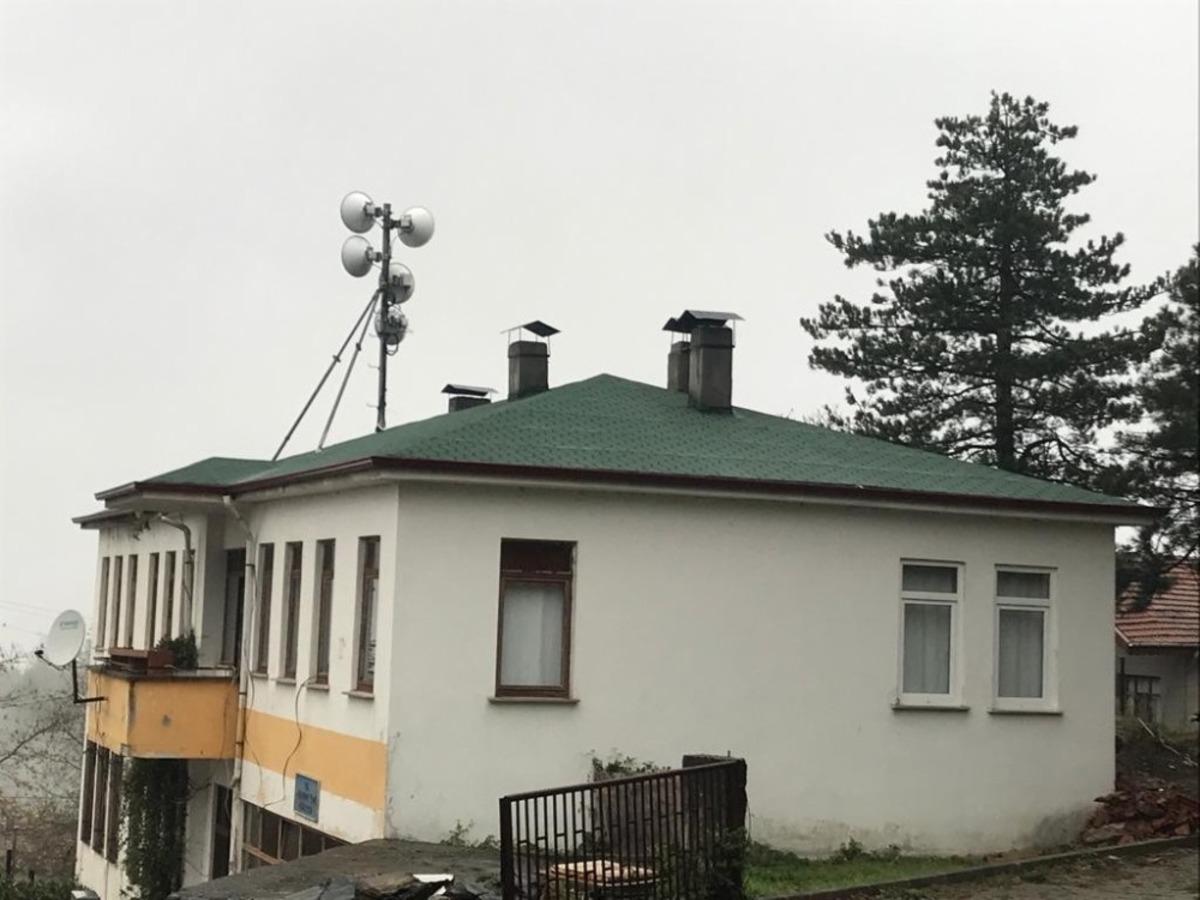 N&uuml;zhetiye k&ouml;y konağının &ccedil;atısı onarıldı