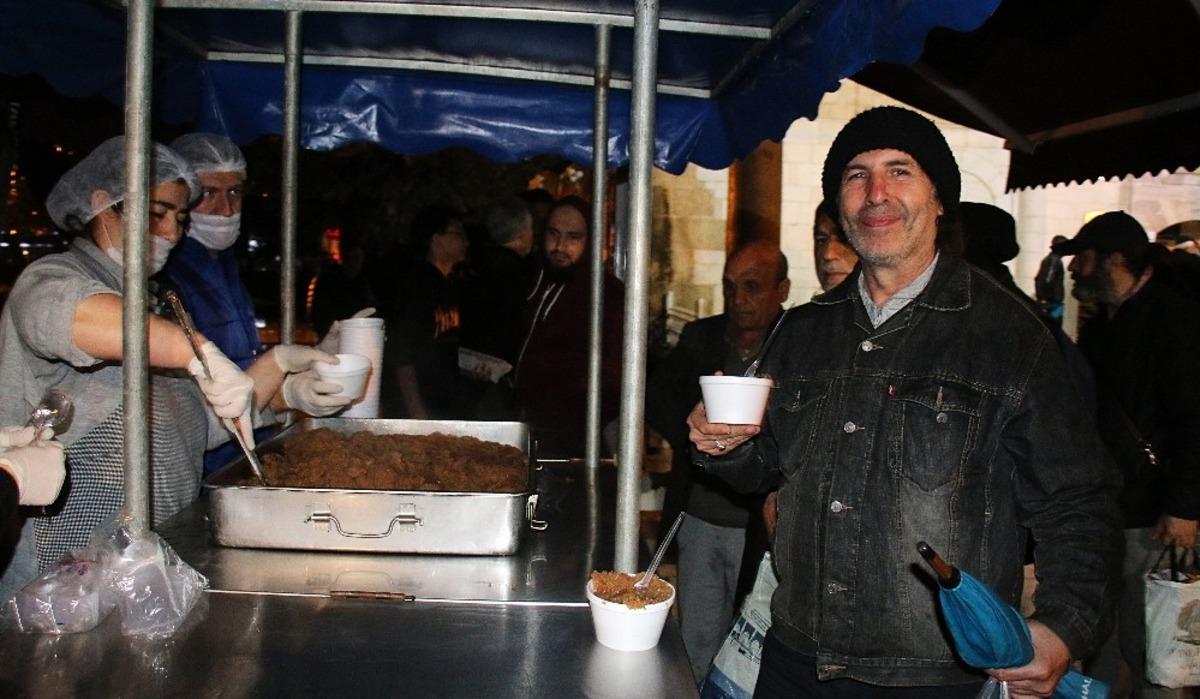 B&uuml;y&uuml;kşehir&rsquo;den kandilde lokma ve helva ikramı