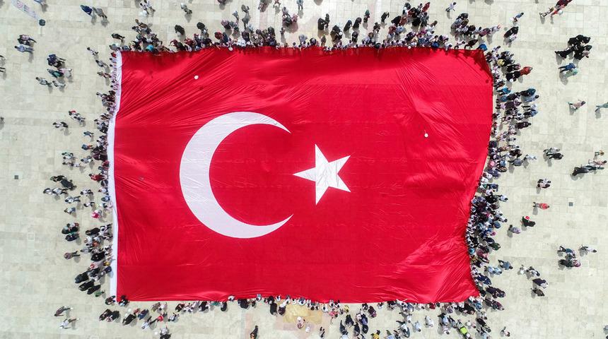 Anlamlı Cuma Mesajları: Dualarımız şehitlerimizle! 