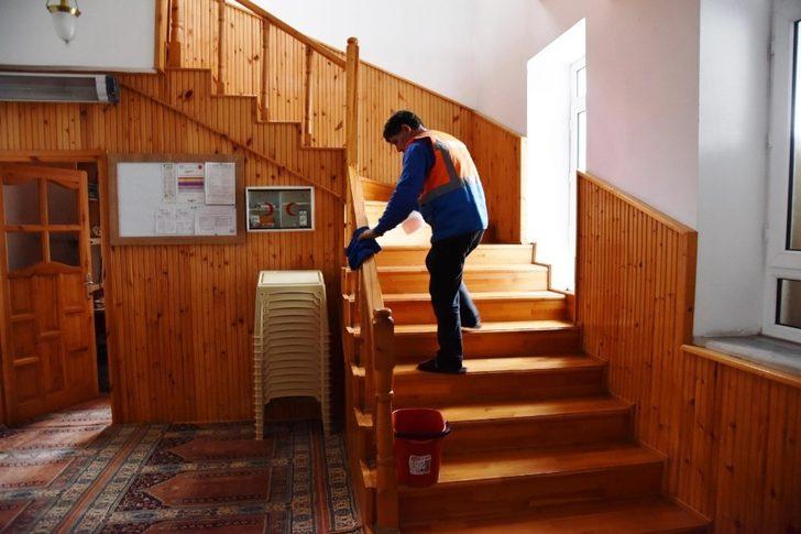 Kartepe’de ibadethaneler temizleniyor G3