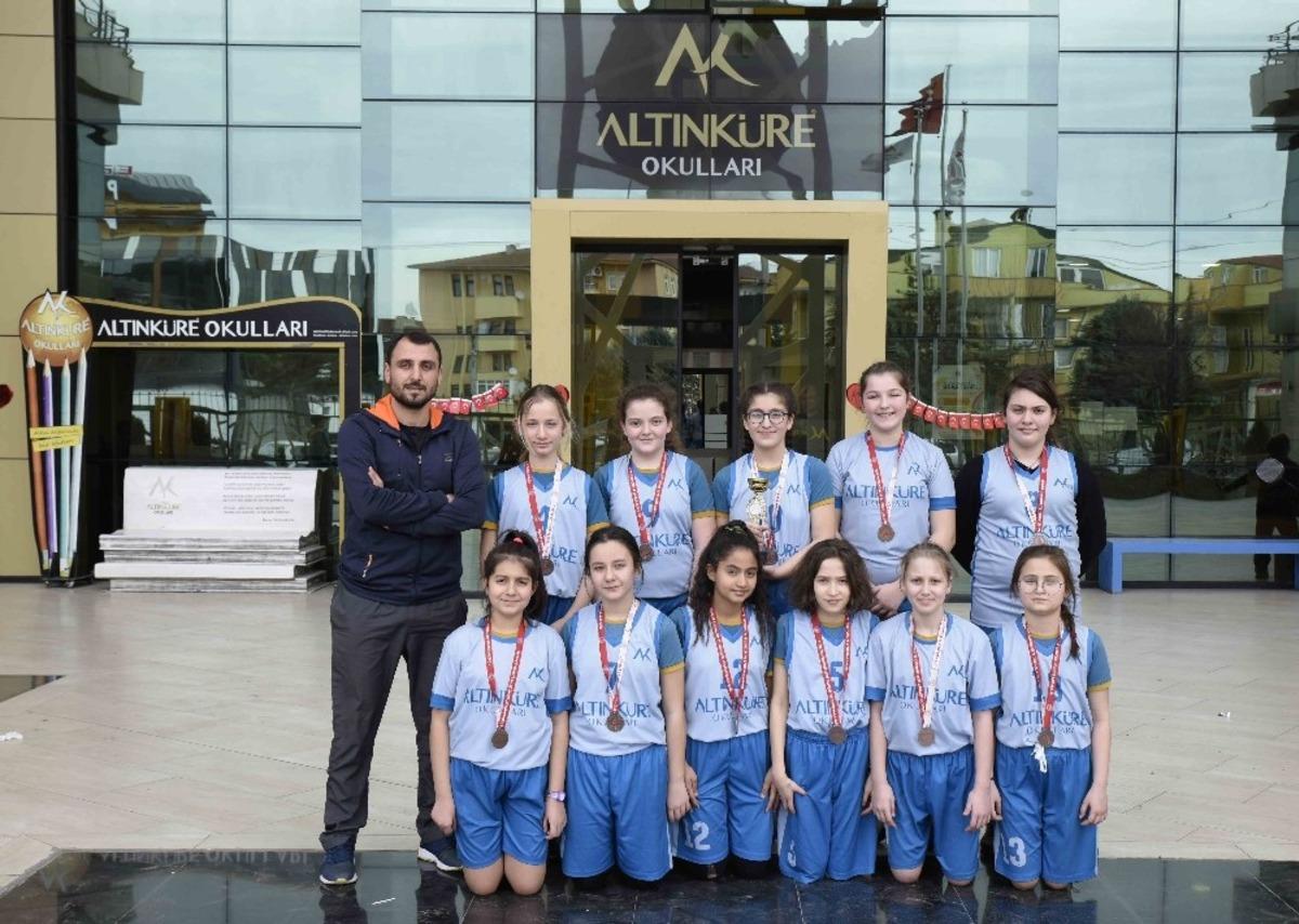 Altınk&uuml;re&rsquo;nin basketbolcuları turnuvada 4&rsquo;&uuml;nc&uuml; oldu