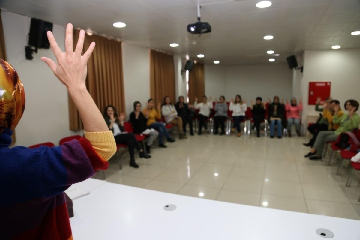 KO-MEK işaret dilini &ouml;ğretecek