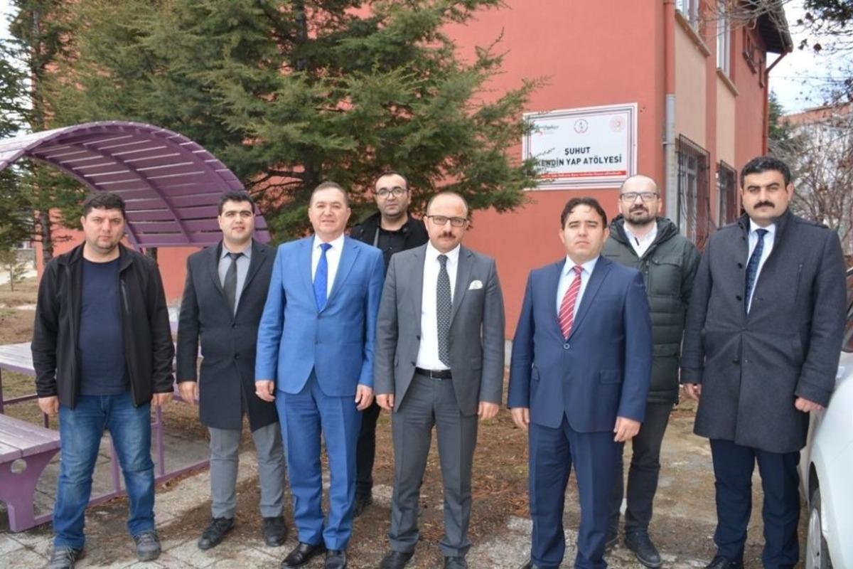 Bakan Varank&rsquo;tan Şuhut ta &rsquo;&rsquo;Kendin Yap At&ouml;lyesi&rsquo;&rsquo; Projesine ilgi